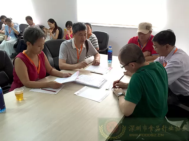 6月26日深食协举办了第十届深圳市十大金牌月饼评选活动