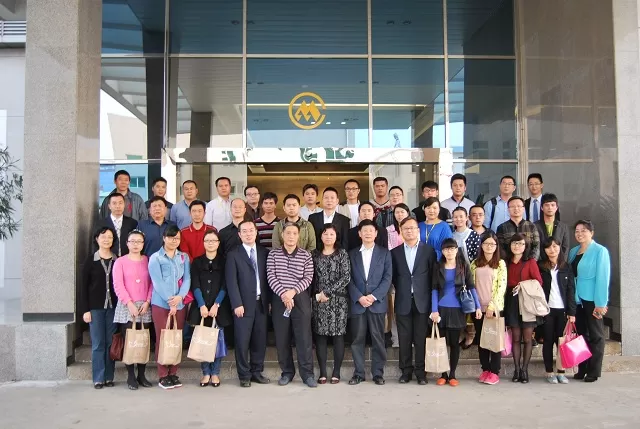 11月18日，协会组织会员企业参观蛇口集装箱码头有限公司